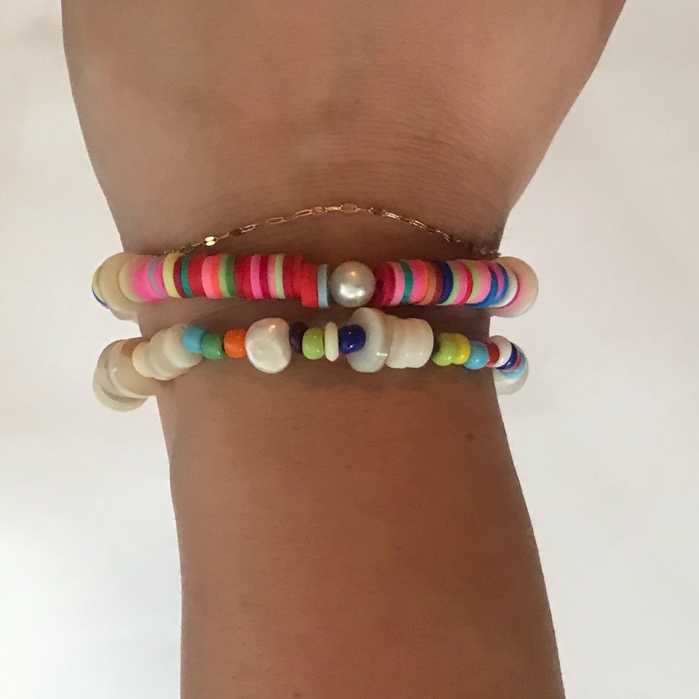 Multi Colorful Shell/Clay Bead Stretch Bracelet - Picture 4 of 5